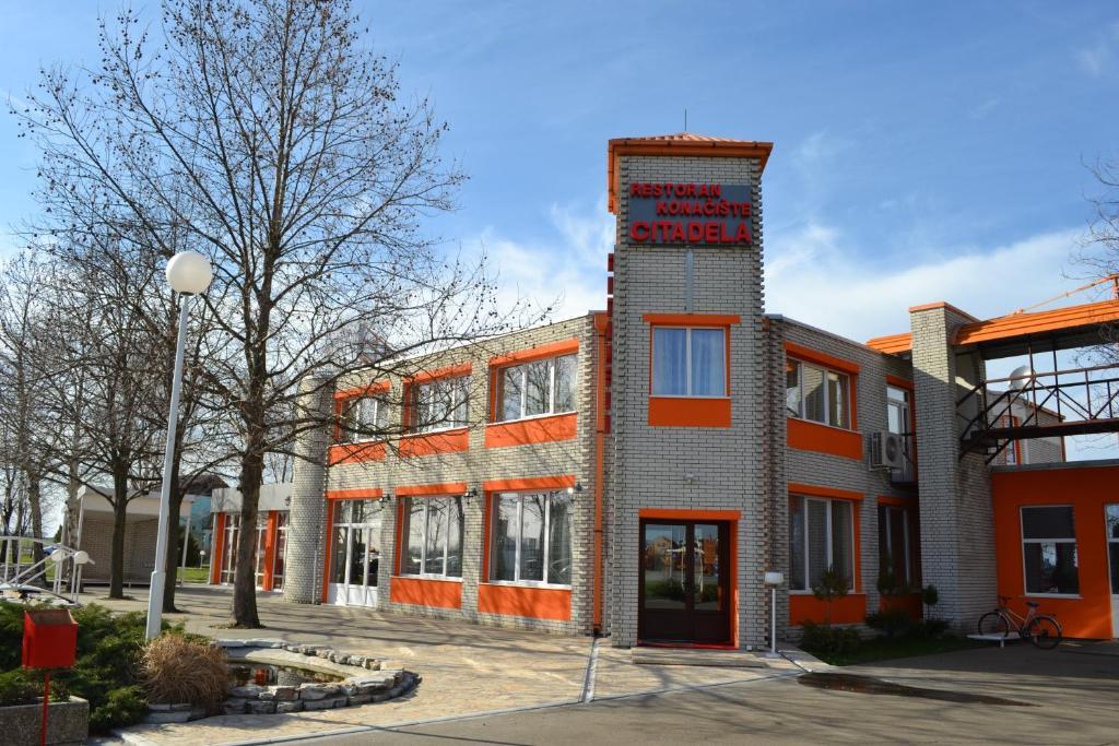 Motel Citadela 023 즈레냐닌 외부 사진